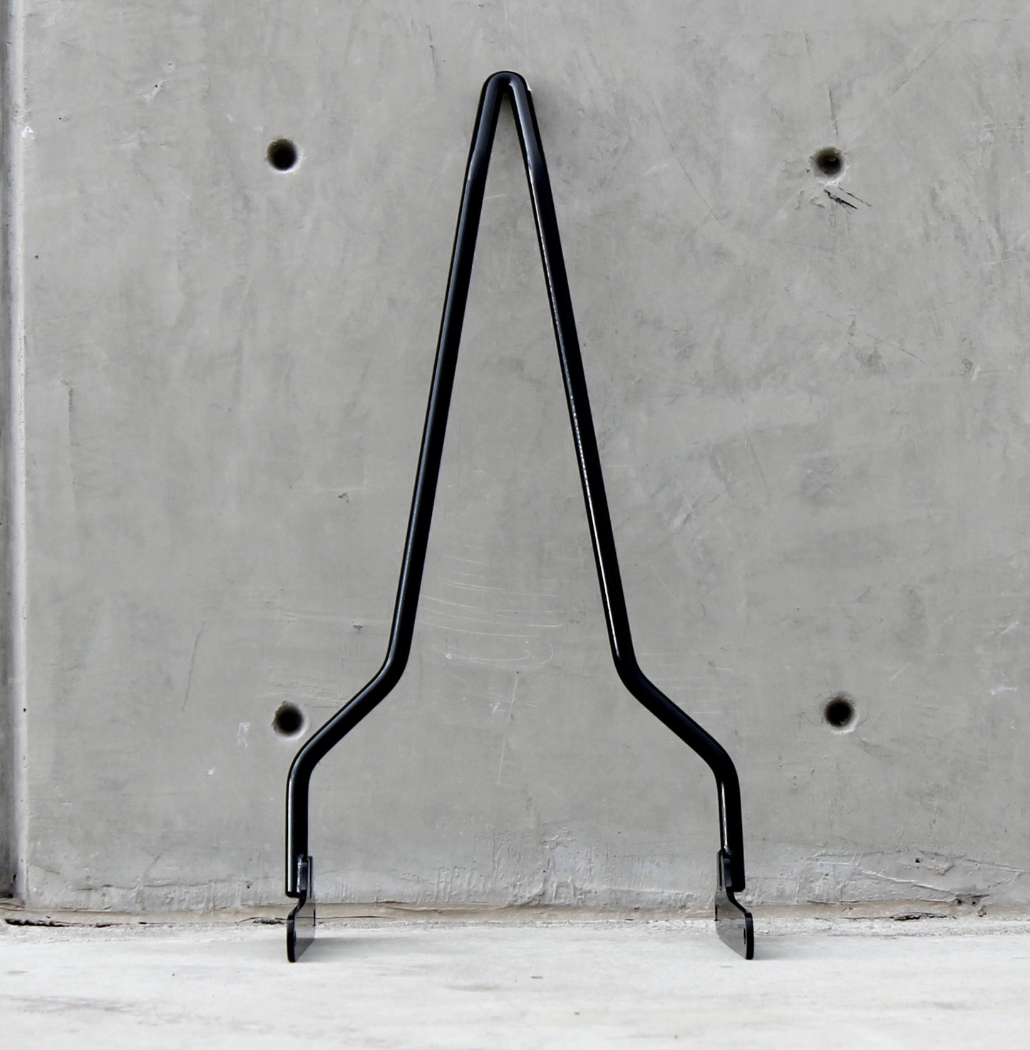 Edward Richie Softail Pointed Simple Sissy Bar front view